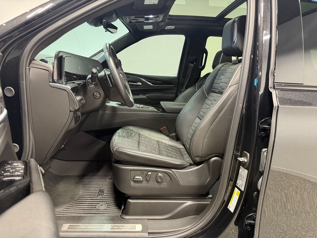 Used 2024 Cadillac Escalade V w/ Heavy-Duty Trailer Package AWD/4WD image 25