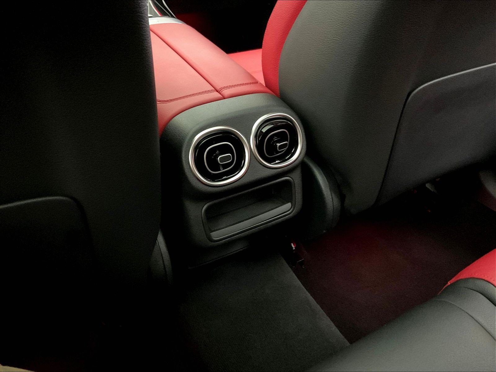 Used 2023 Mercedes-Benz GLC 300 4MATIC image 10