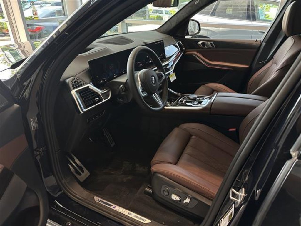 New 2025 BMW X7 M60i image 13