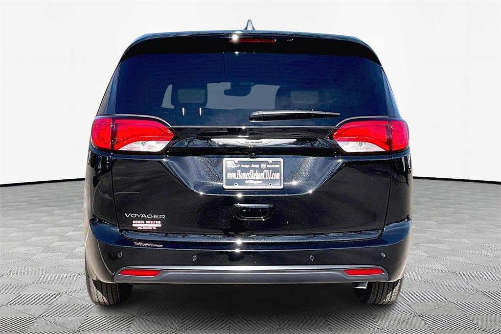 New 2026 Chrysler Voyager LX image 4