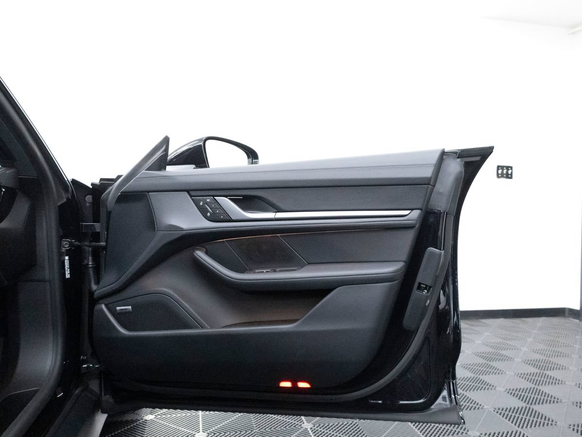 New 2026 Porsche Taycan 4S AWD/4WD image 44