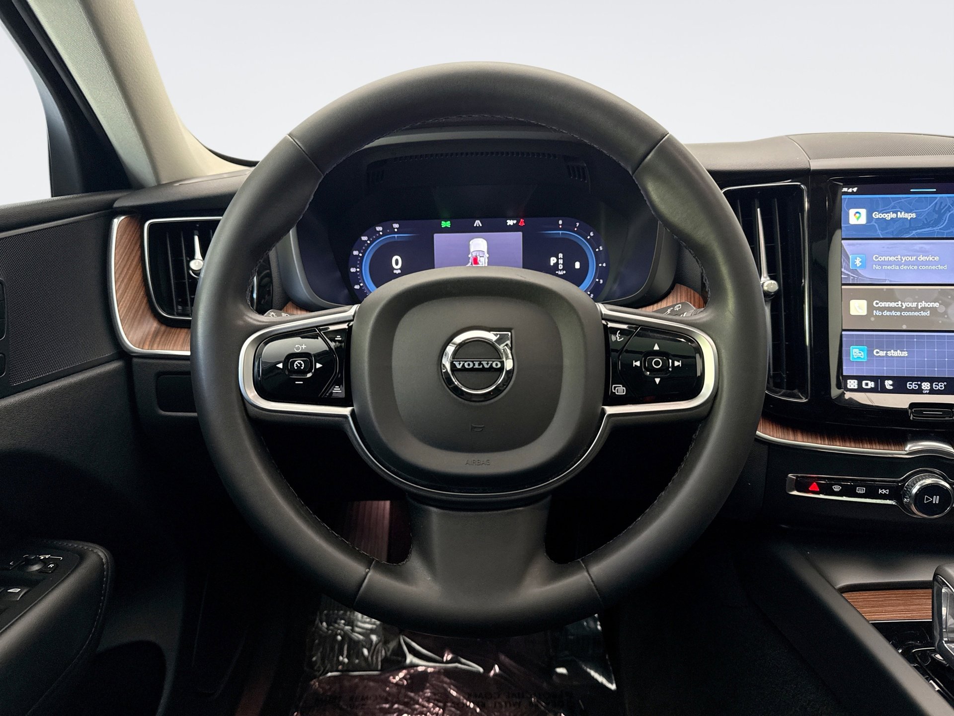 Used 2023 Volvo XC60 B5 Plus w/ Climate Package image 12