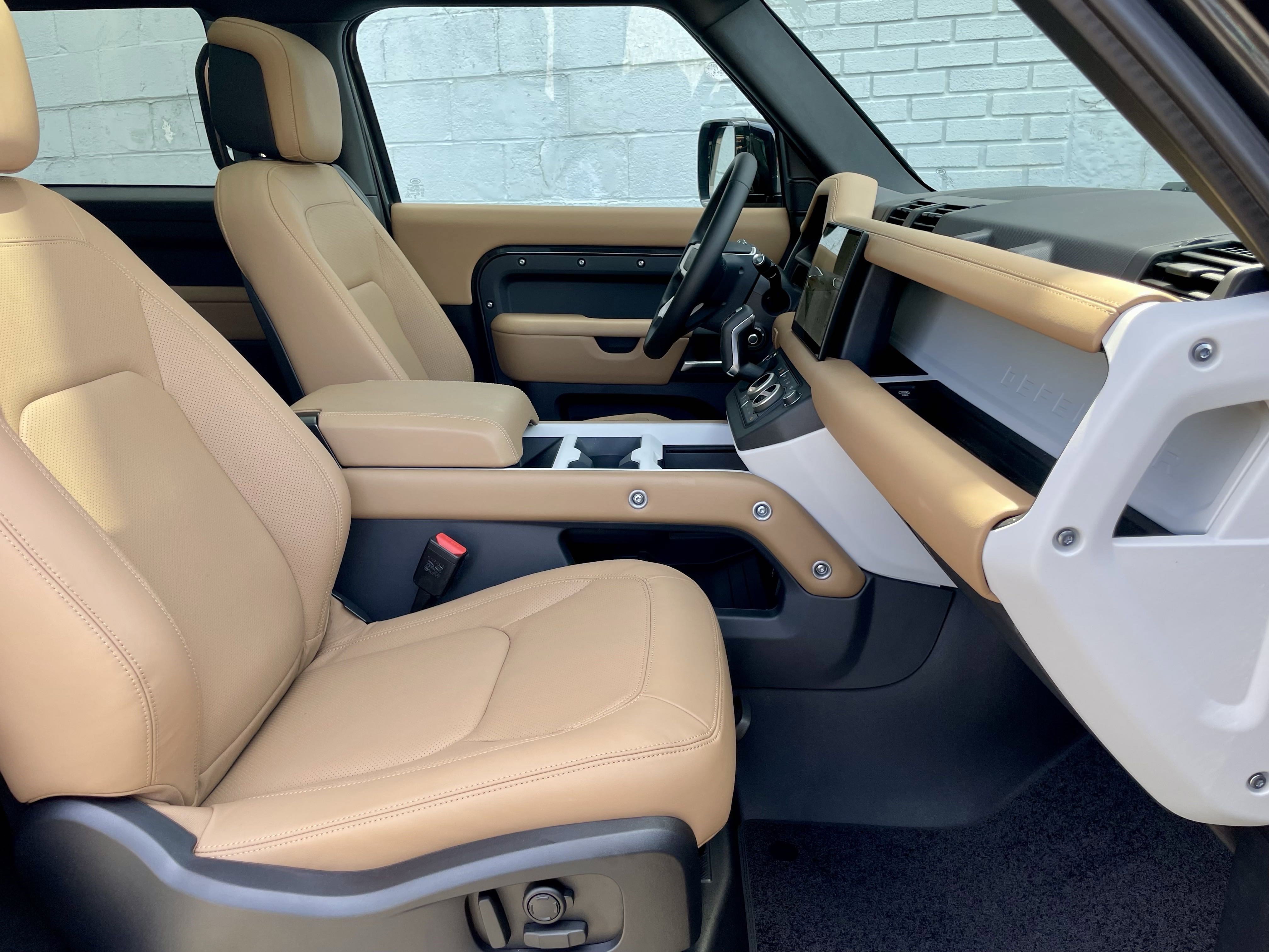 New 2025 Land Rover Defender 90 X-Dynamic SE image 15