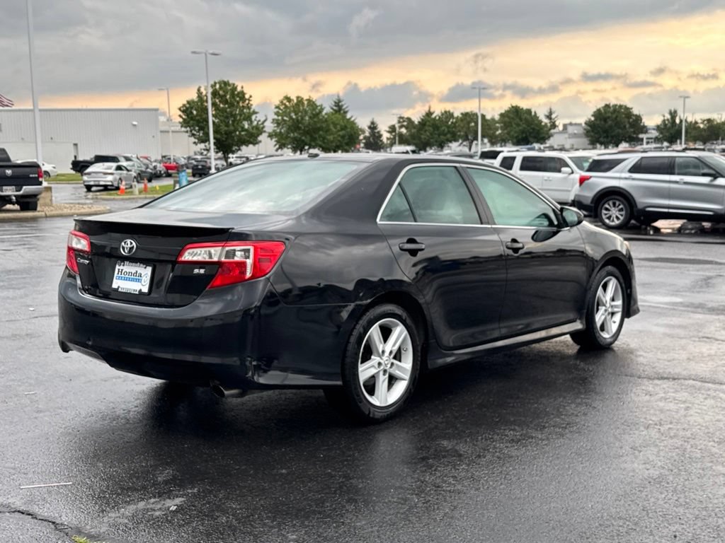 Used 2014 Toyota Camry SE w/ Moonroof Package FWD image 7