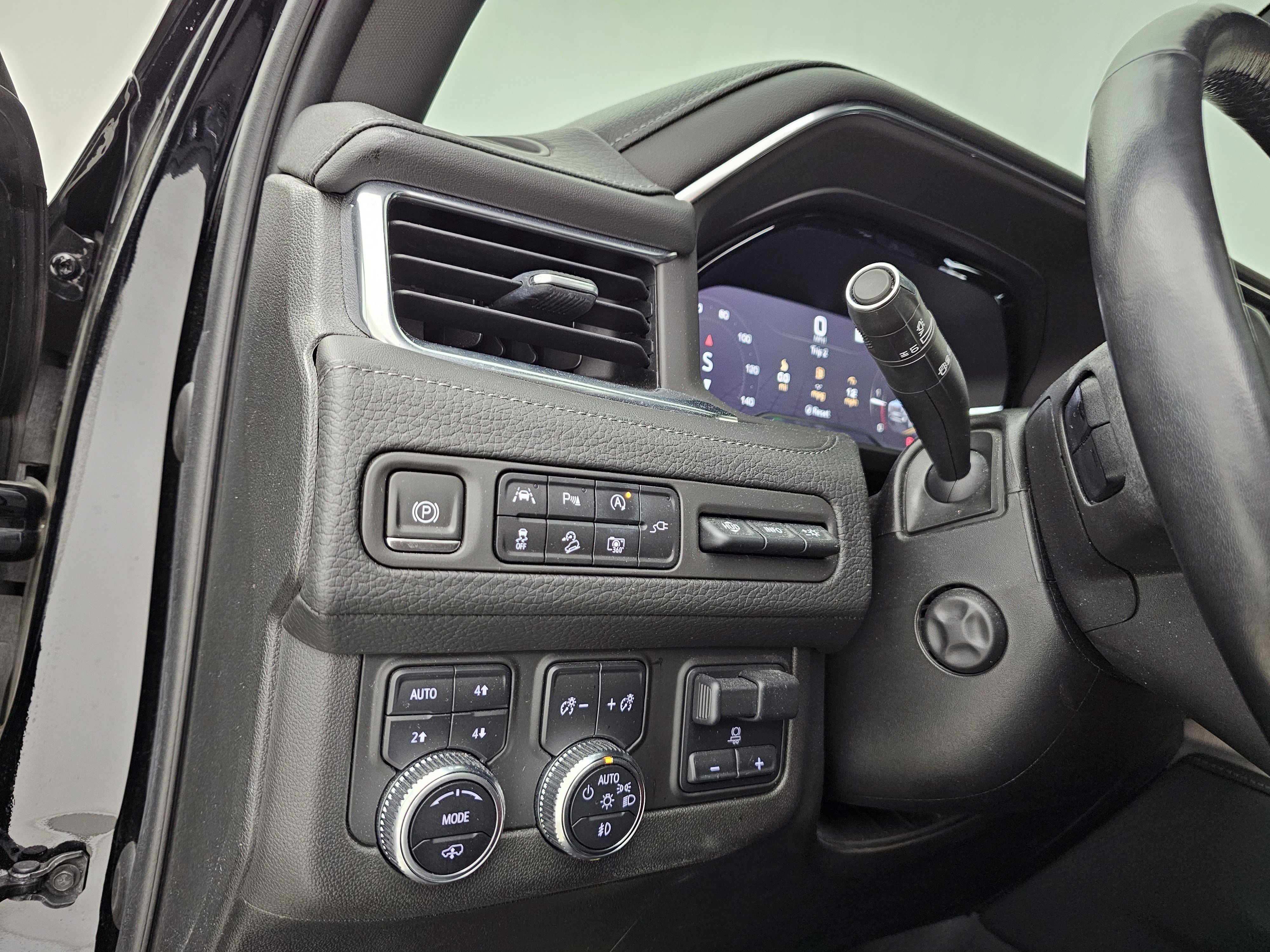 Used 2022 GMC Yukon Denali w/ Max Trailering Package image 8