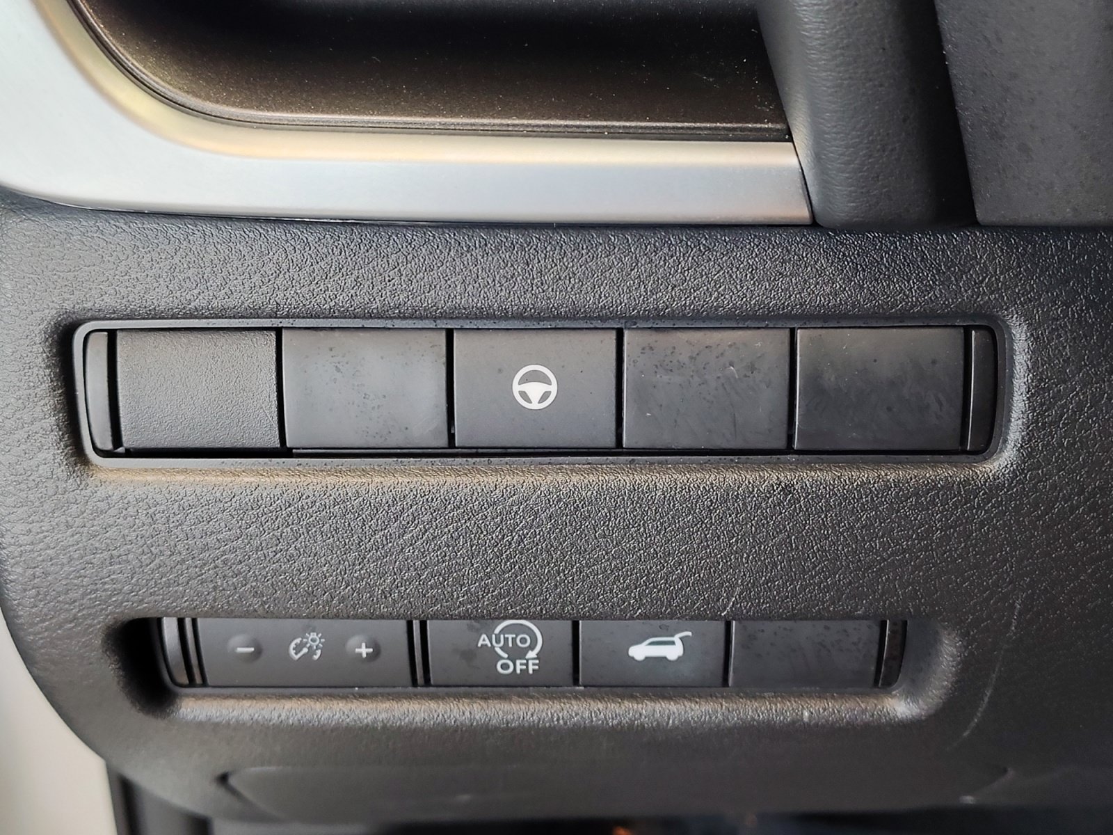 Used 2025 Nissan Rogue SV FWD image 25