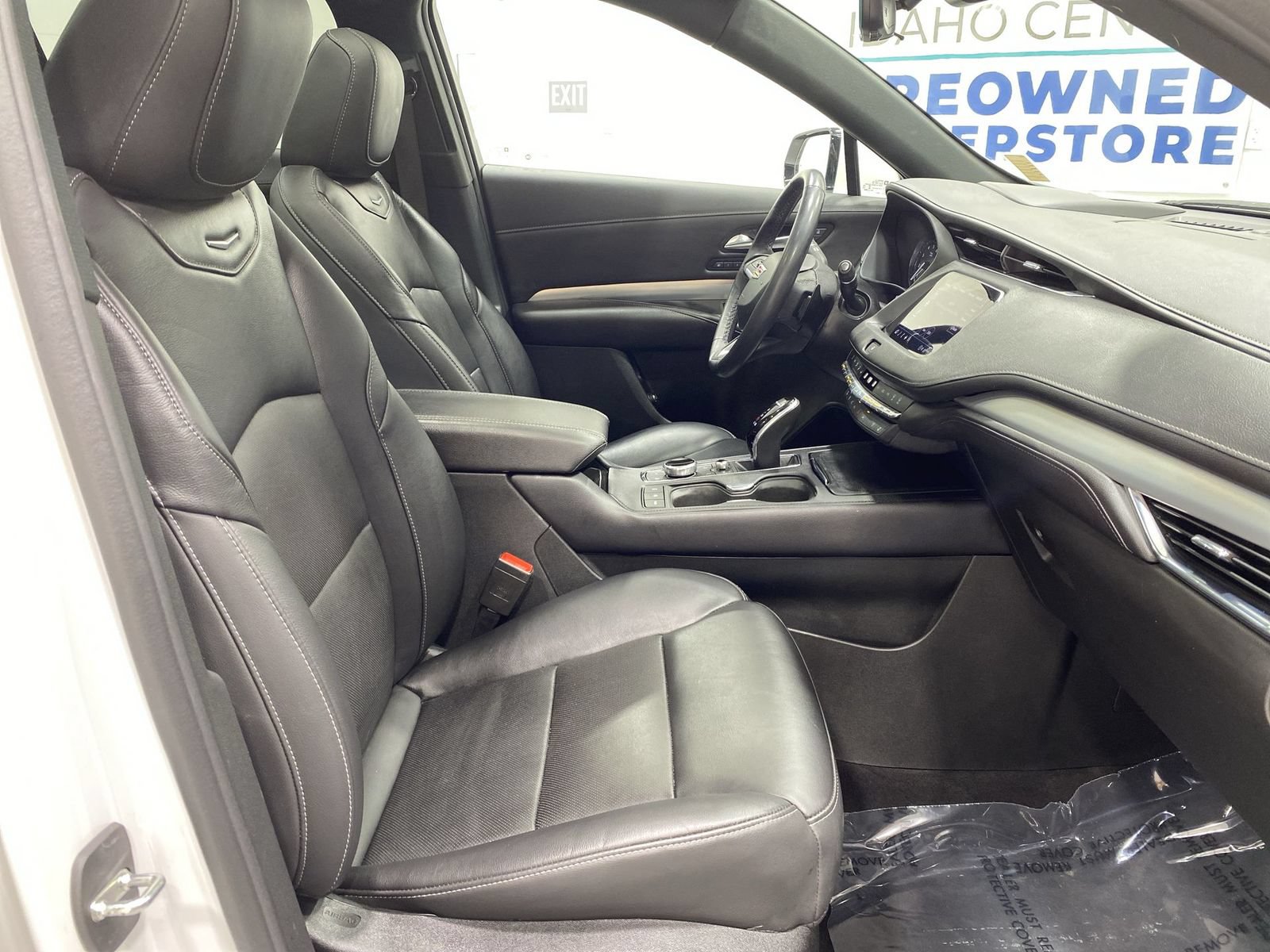 Used 2022 Cadillac XT4 Premium Luxury w/ Technology Package AWD/4WD image 24