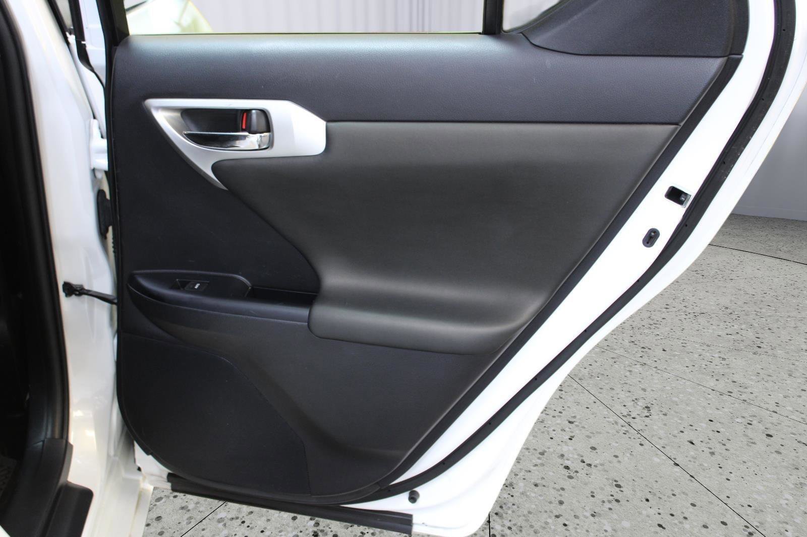 Used 2013 Lexus CT 200h w/ Premium Pkg w/Backup Camera image 36