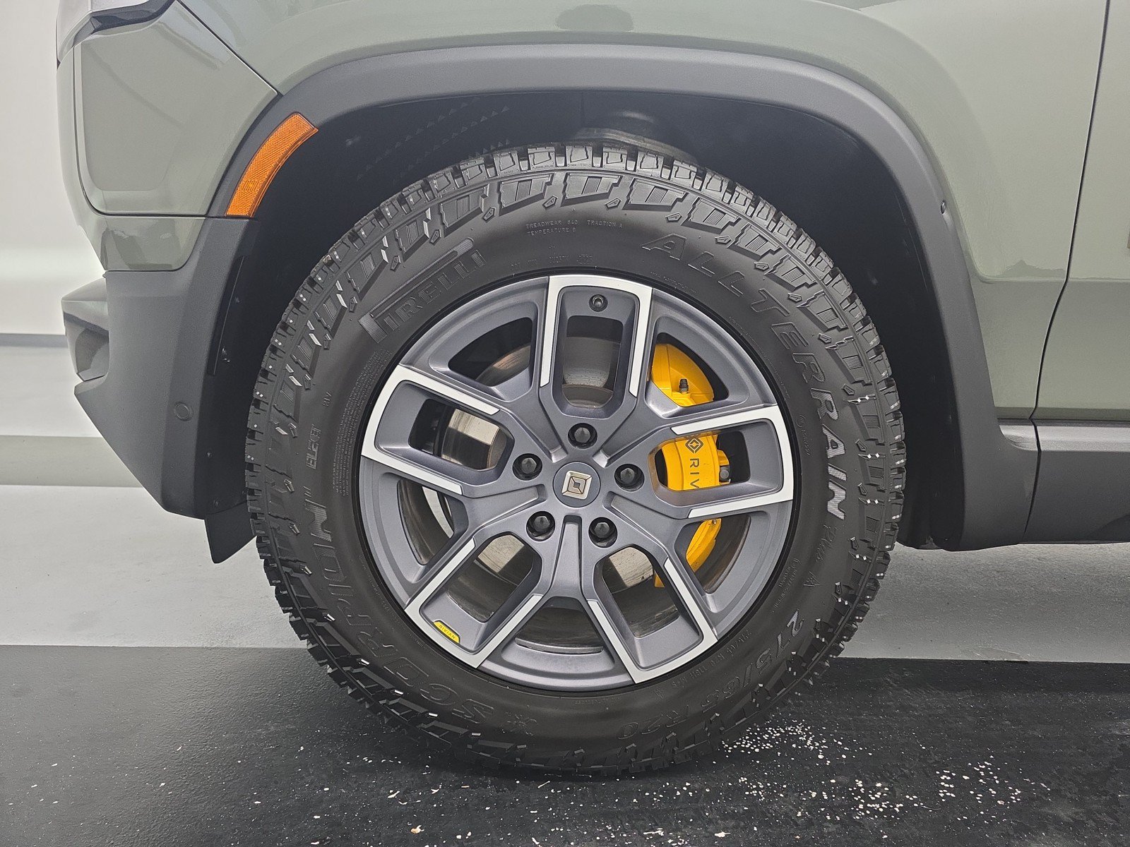 Used 2023 Rivian R1S Launch Edition AWD/4WD image 9