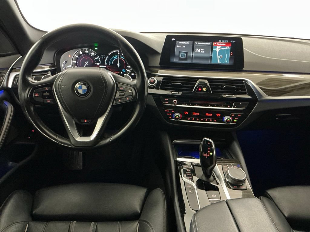 Used 2018 BMW 530e w/ Premium Package 2 RWD image 9