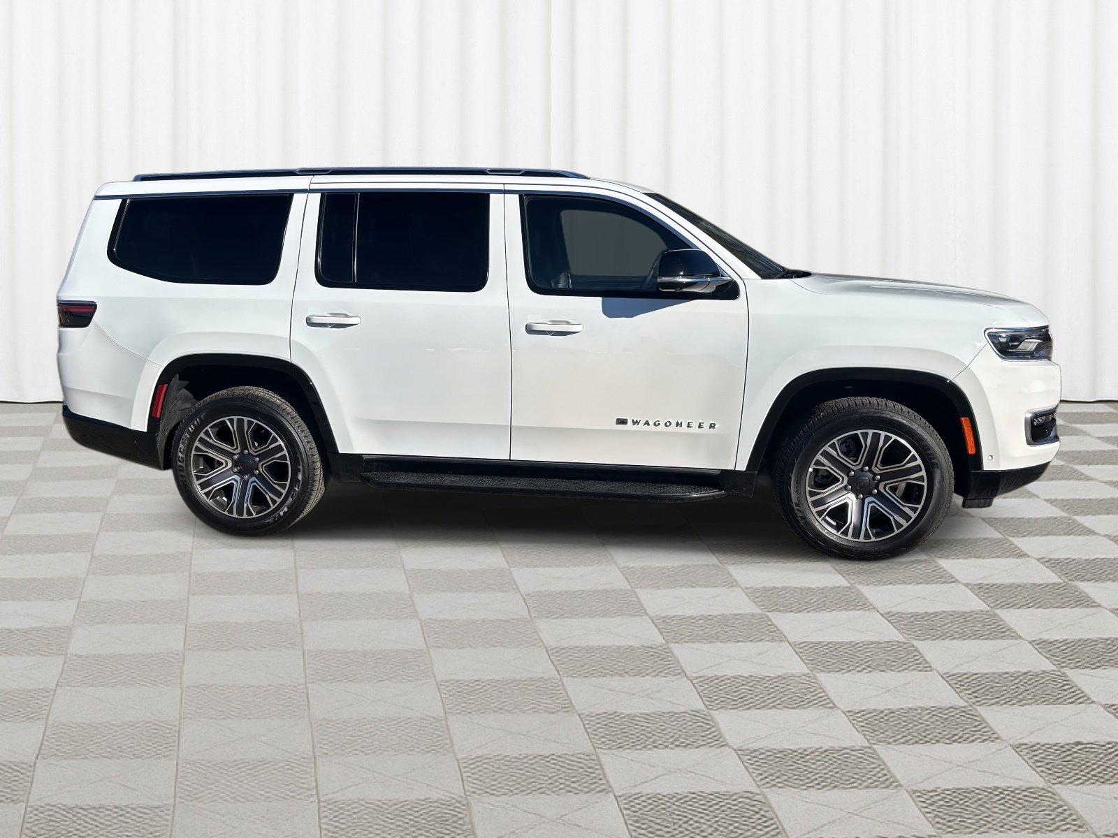 Used 2024 Jeep Wagoneer 4WD w/ Premium Group I image 2