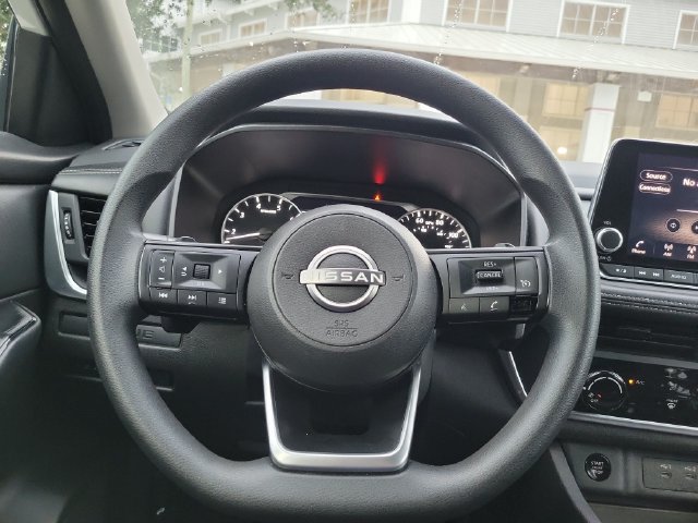 Used 2024 Nissan Rogue S FWD image 14