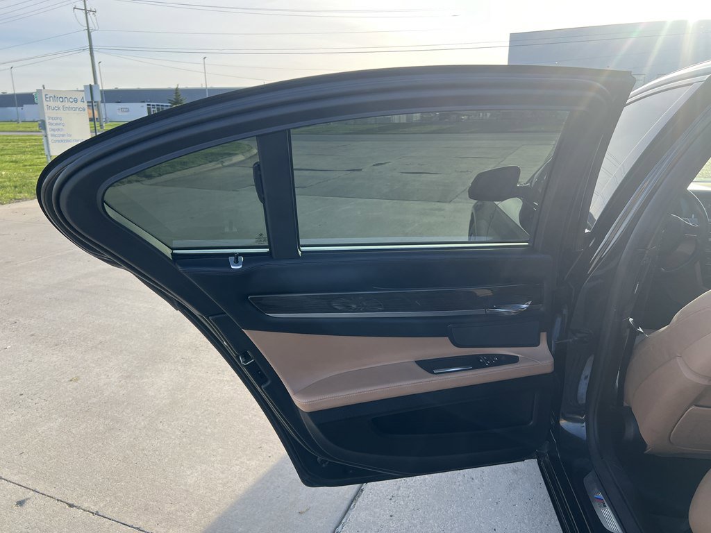 Used 2015 BMW 750i xDrive image 14