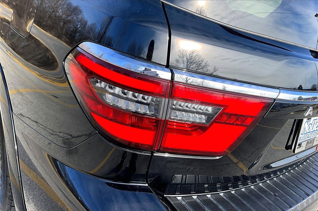 Used 2022 Nissan Armada SV image 31