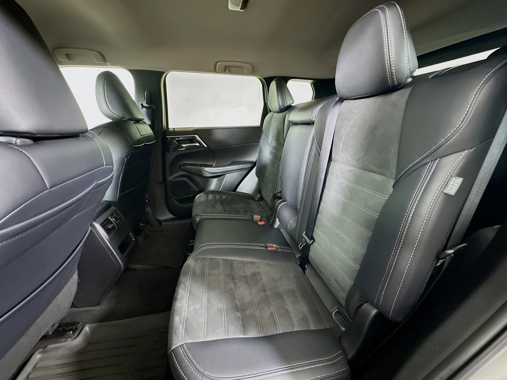 Used 2024 Mitsubishi Outlander SE image 27