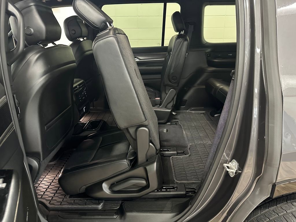 Certified 2024 Jeep Wagoneer Series III AWD/4WD image 38