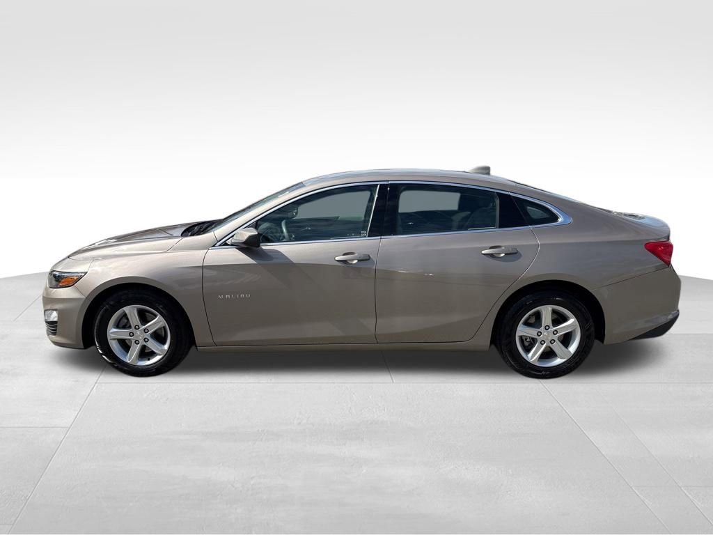 Used 2024 Chevrolet Malibu LT image 2