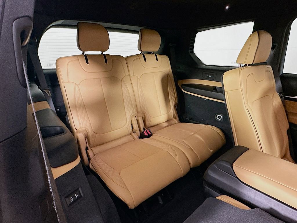 Certified 2025 Jeep Grand Cherokee L Summit w/ Obsidian Package image 40