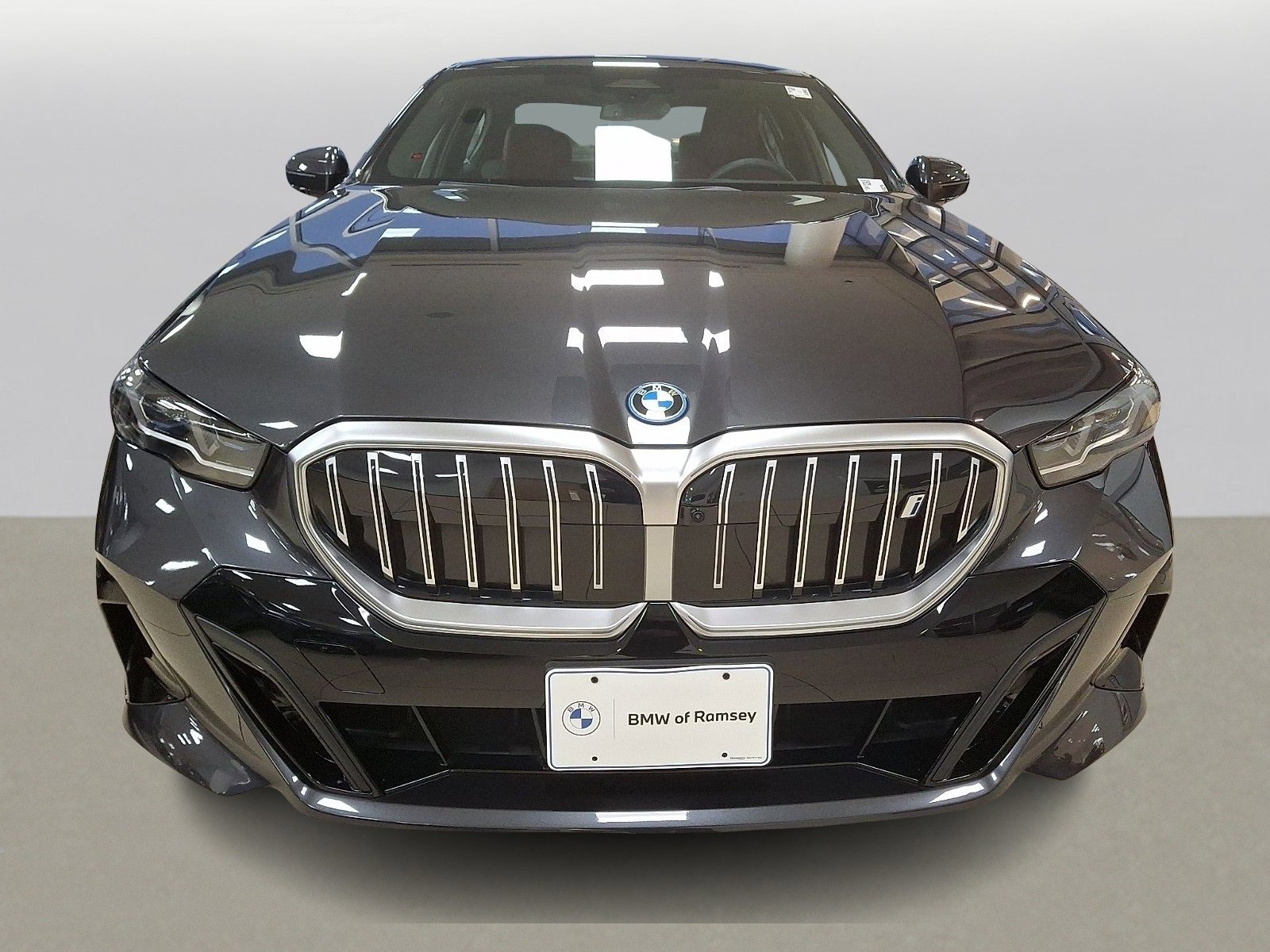 Used 2025 BMW i5 eDrive40i w/ M Sport Package image 2