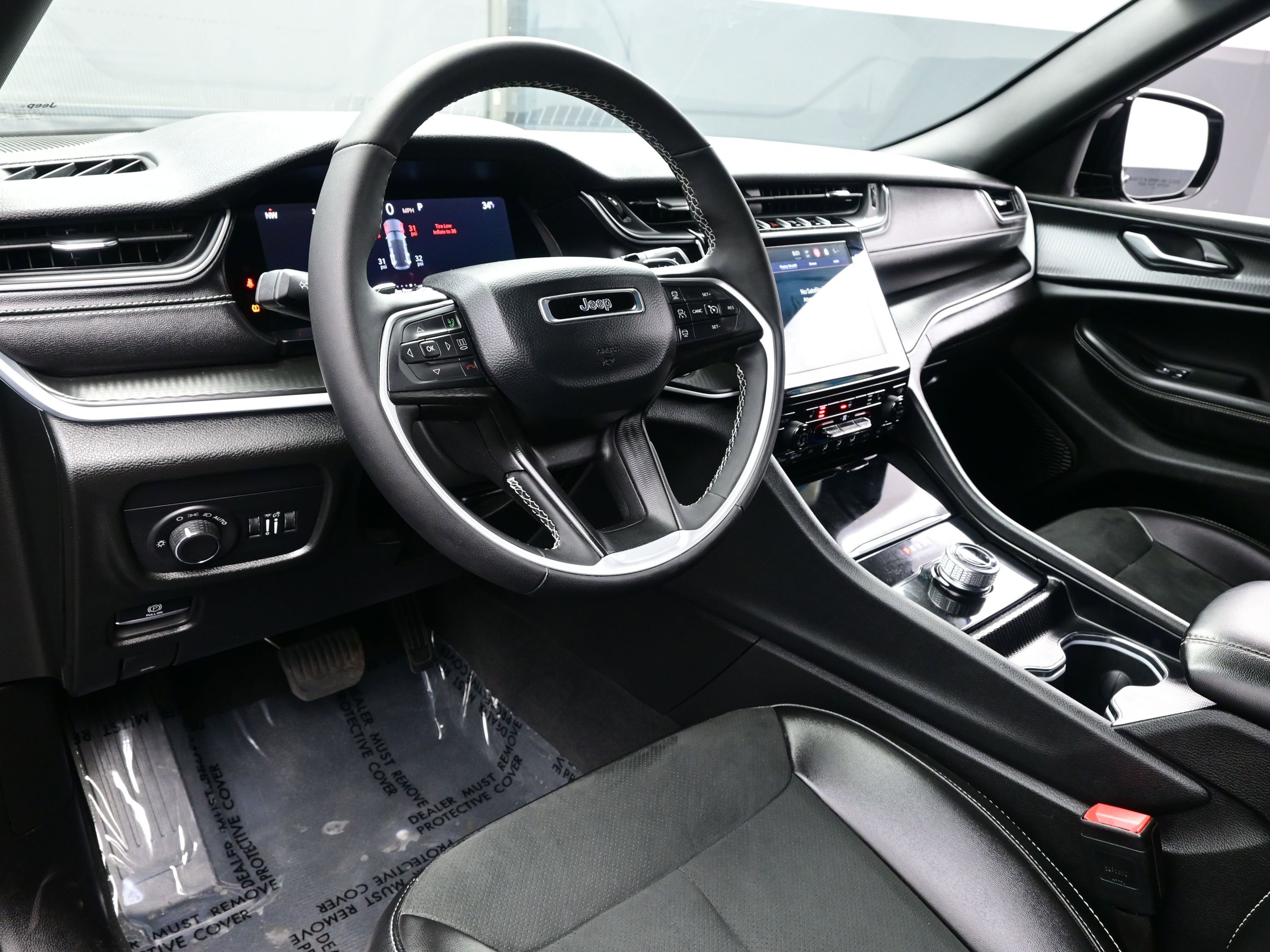 Used 2024 Jeep Grand Cherokee Altitude image 13