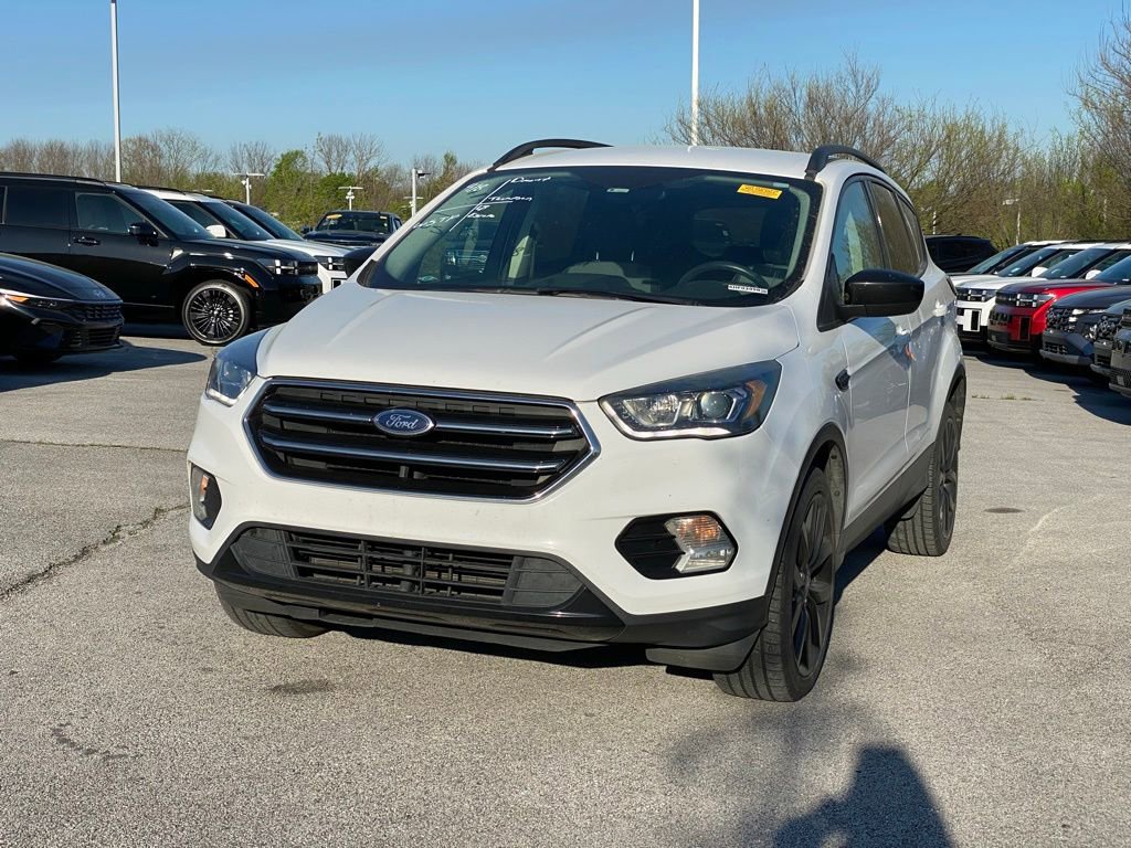 Used 2018 Ford Escape SE w/ SE Sport Appearance Package image 3