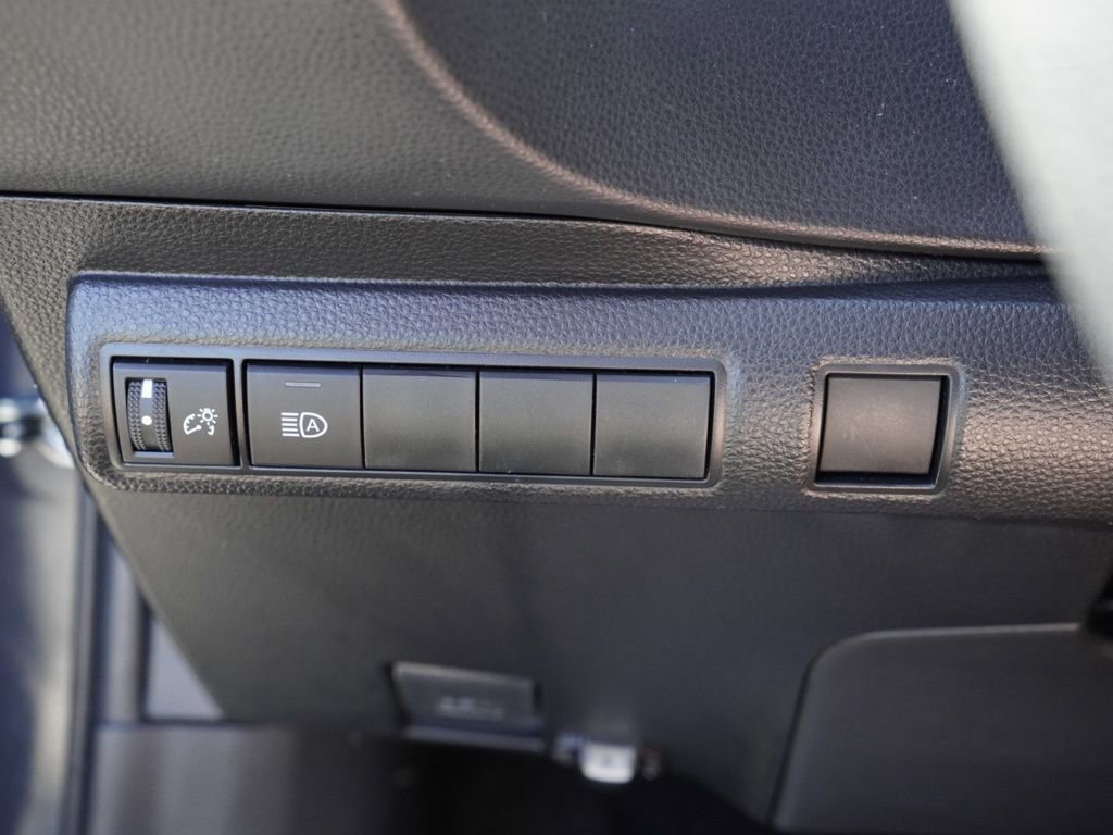 Used 2023 Toyota Corolla LE FWD image 10