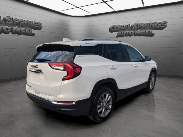 Used 2022 GMC Terrain SLT w/ Tech Package FWD image 7