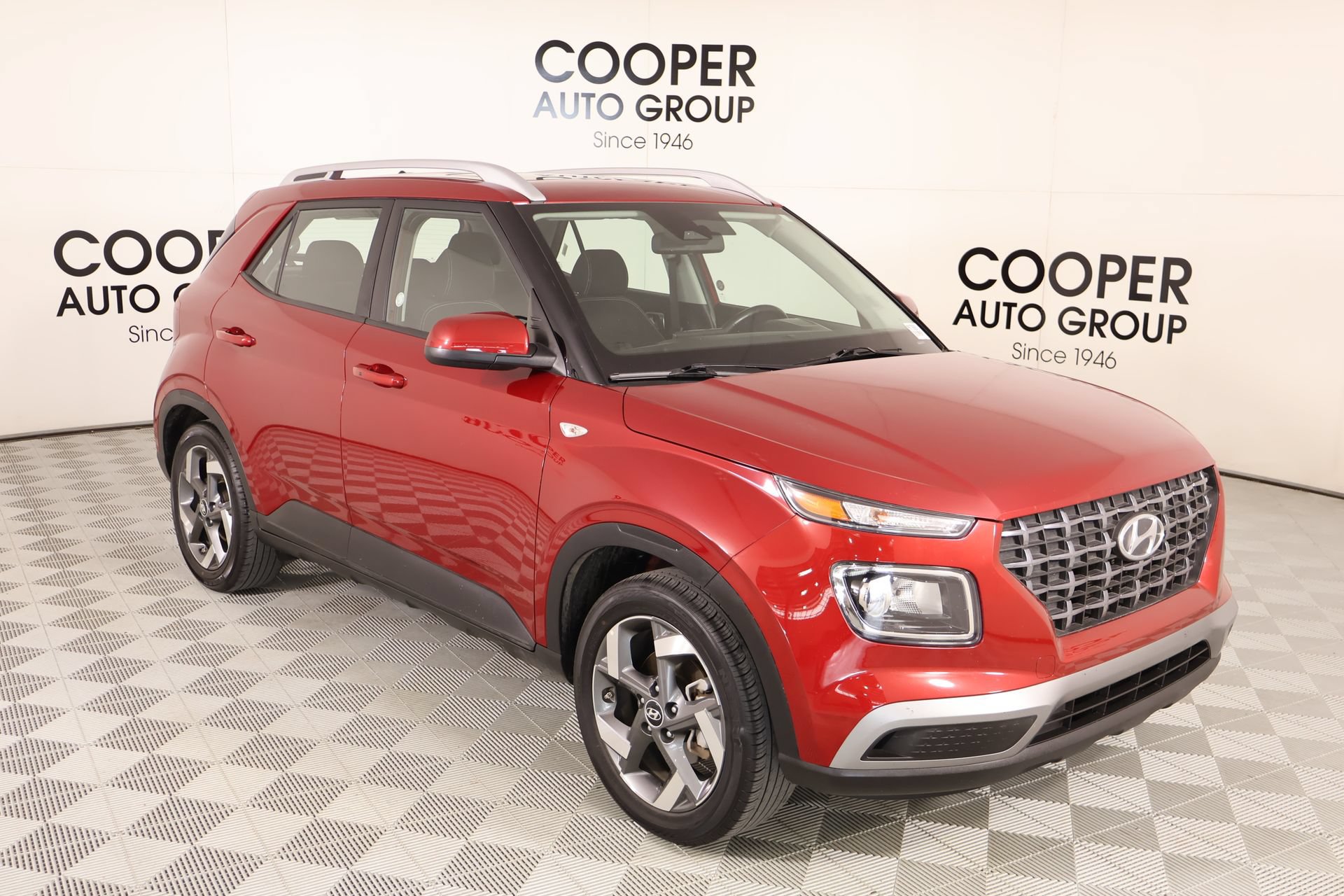 Used 2025 Hyundai Venue SEL FWD image 1