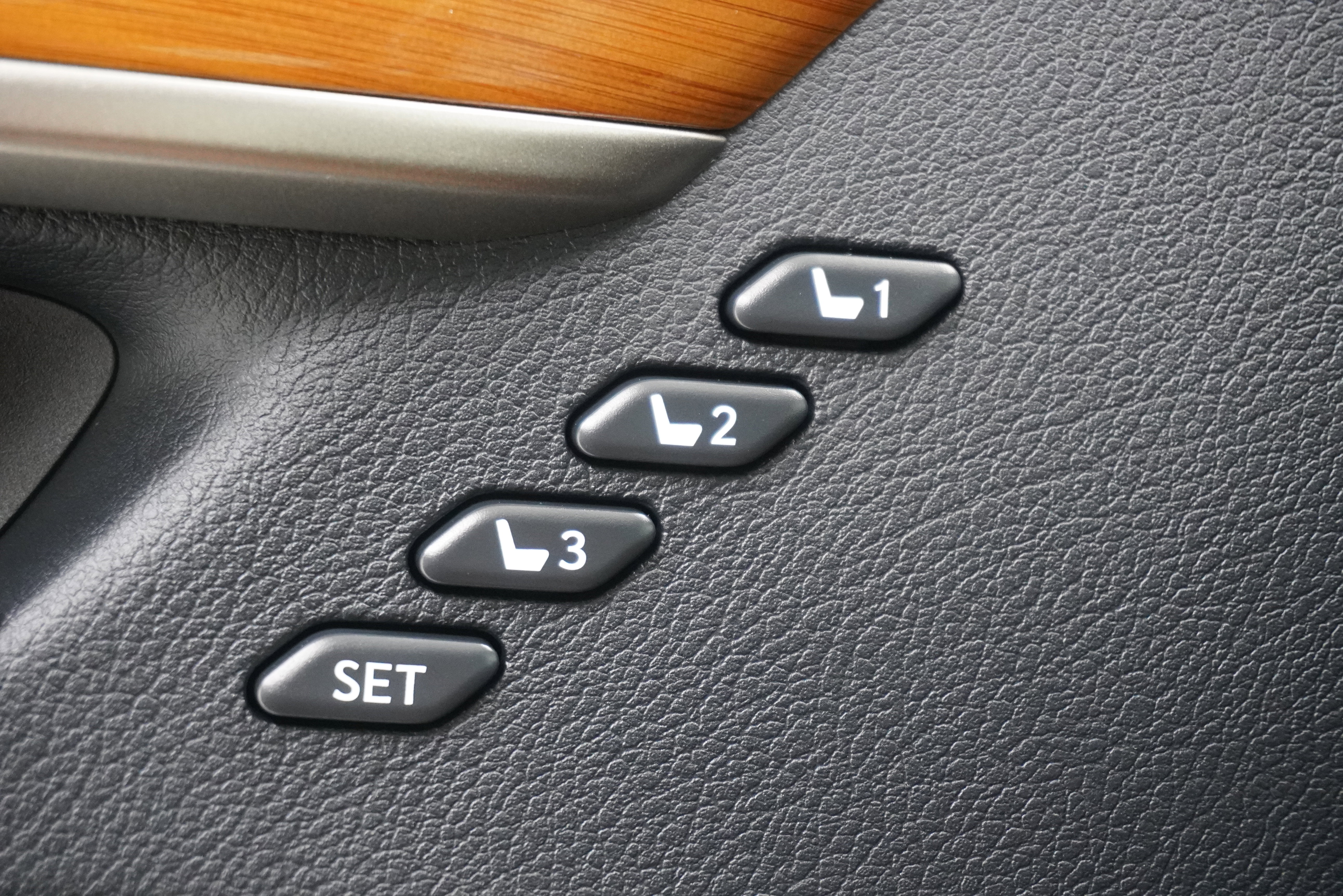 Used 2015 Lexus ES 300h FWD image 16