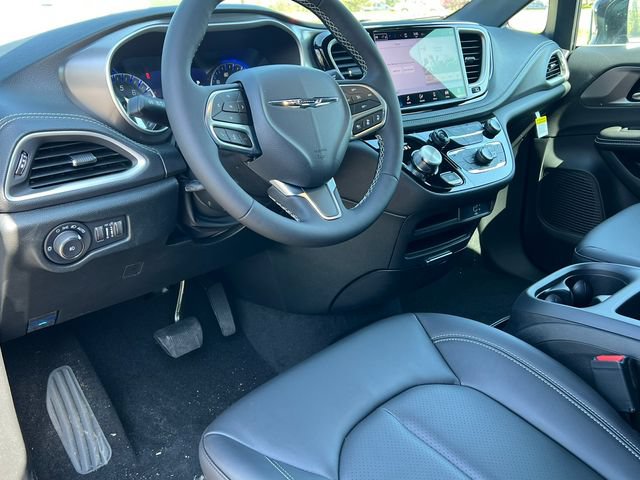 New 2026 Chrysler Pacifica Select FWD image 17