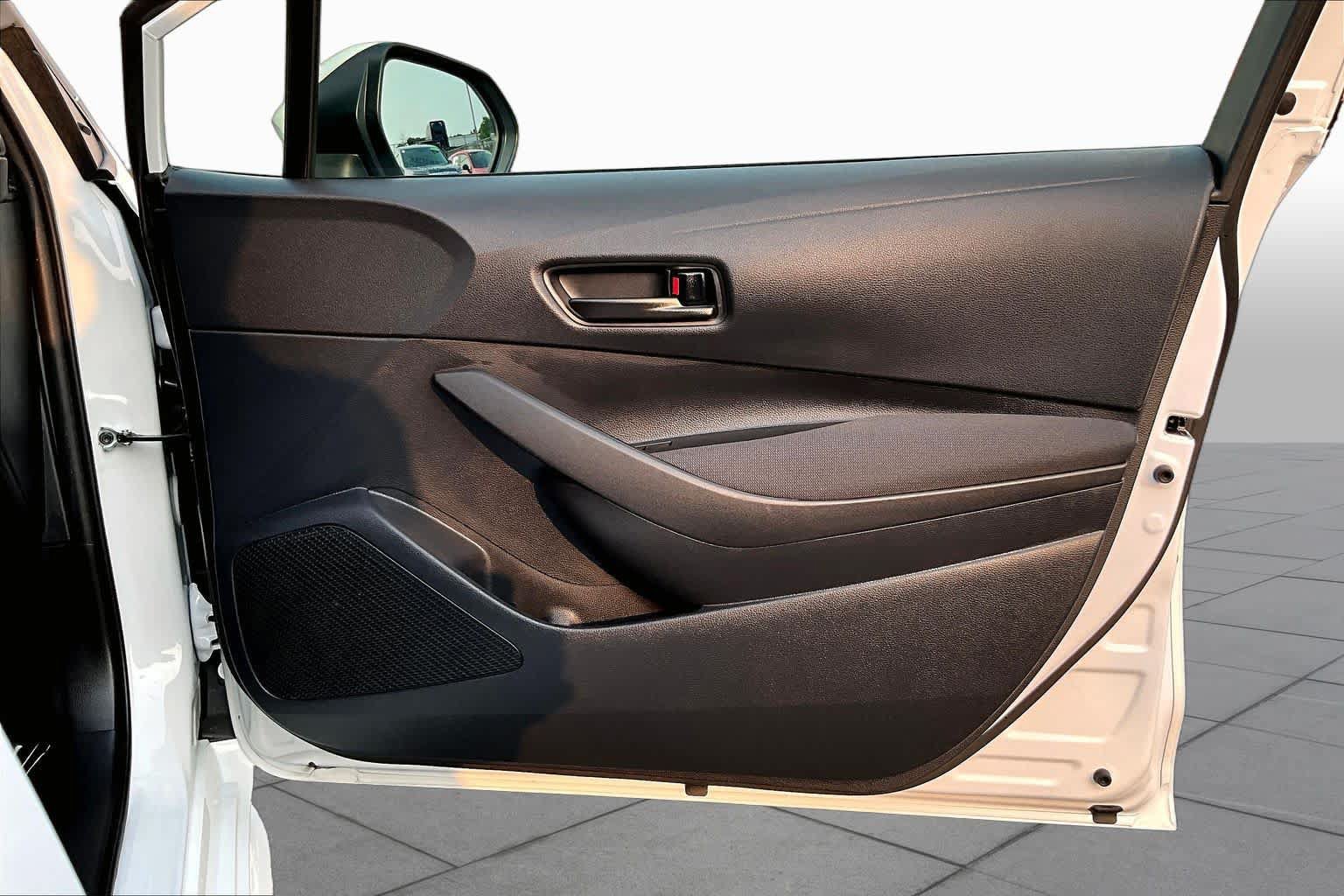 Used 2025 Toyota Corolla LE FWD image 23
