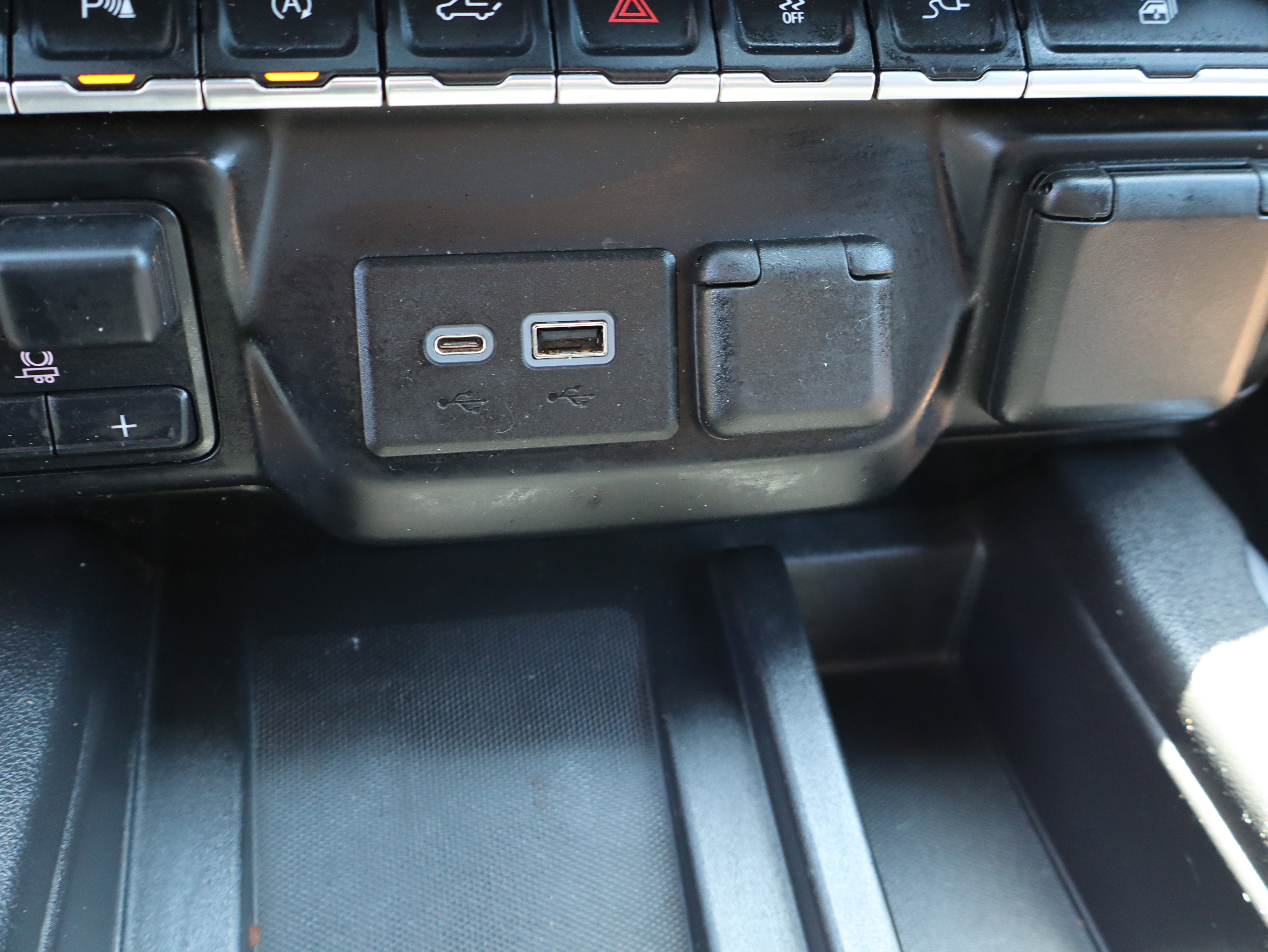 Used 2019 Chevrolet Silverado 1500 High Country w/ Technology Package AWD/4WD image 44