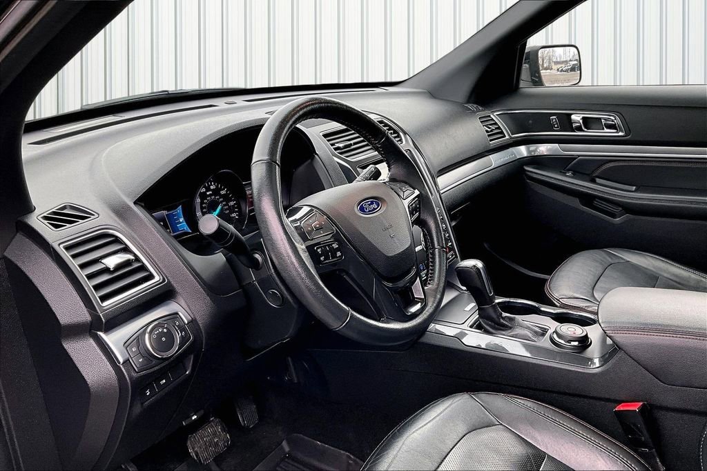 Used 2018 Ford Explorer Sport image 17