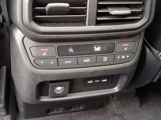 Used 2025 Honda Pilot Elite image 12
