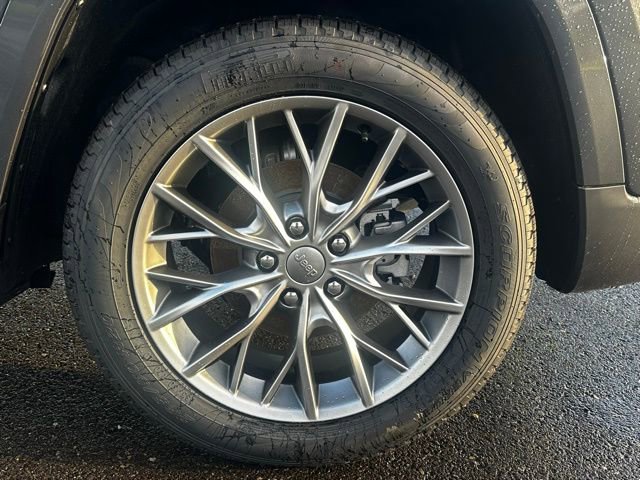 New 2025 Jeep Grand Cherokee Summit image 4