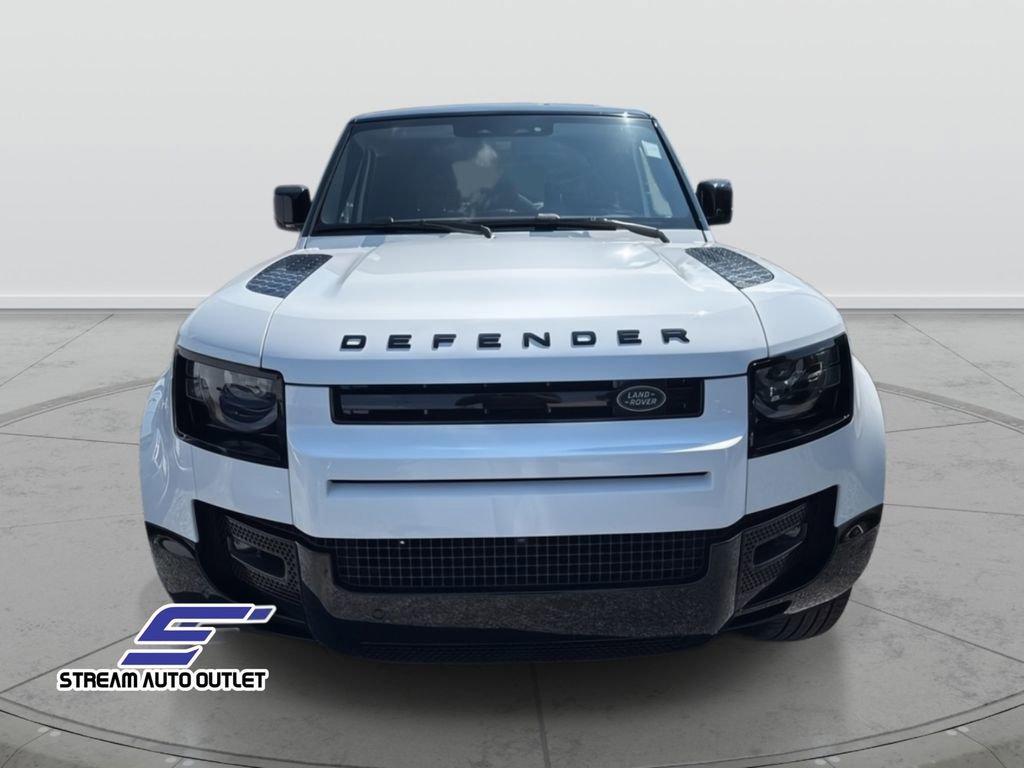 Used 2024 Land Rover Defender 110 X-Dynamic SE image 3