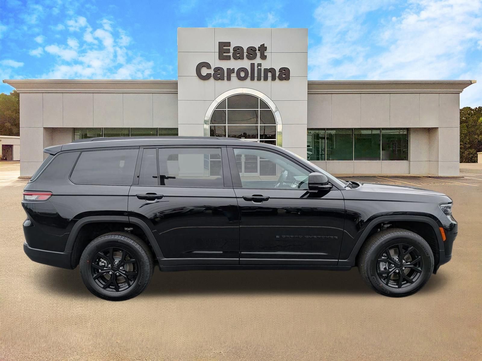 Used 2025 Jeep Grand Cherokee L Altitude RWD image 2