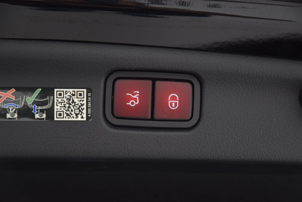 Used 2023 Mercedes-Benz C 300 Sedan image 30