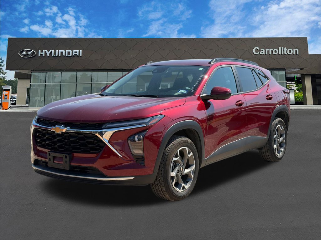 Used 2025 Chevrolet Trax LT FWD image 1