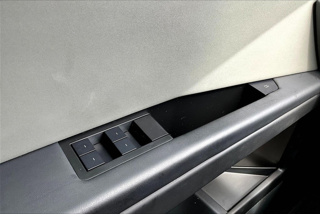 Used 2024 Tesla Cybertruck AWD Crew Cab image 16