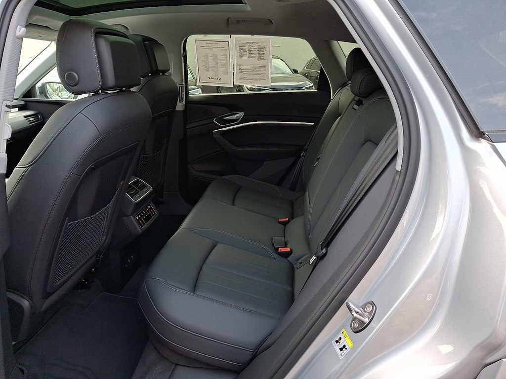Used 2023 Audi e-tron Premium w/ Convenience Plus Package image 10
