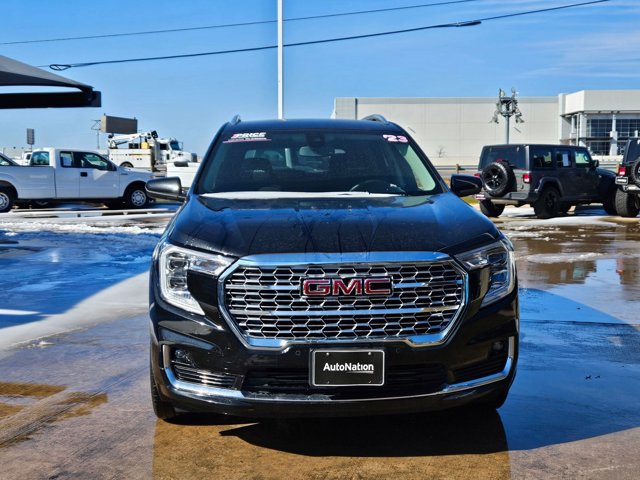 Used 2023 GMC Terrain Denali image 2