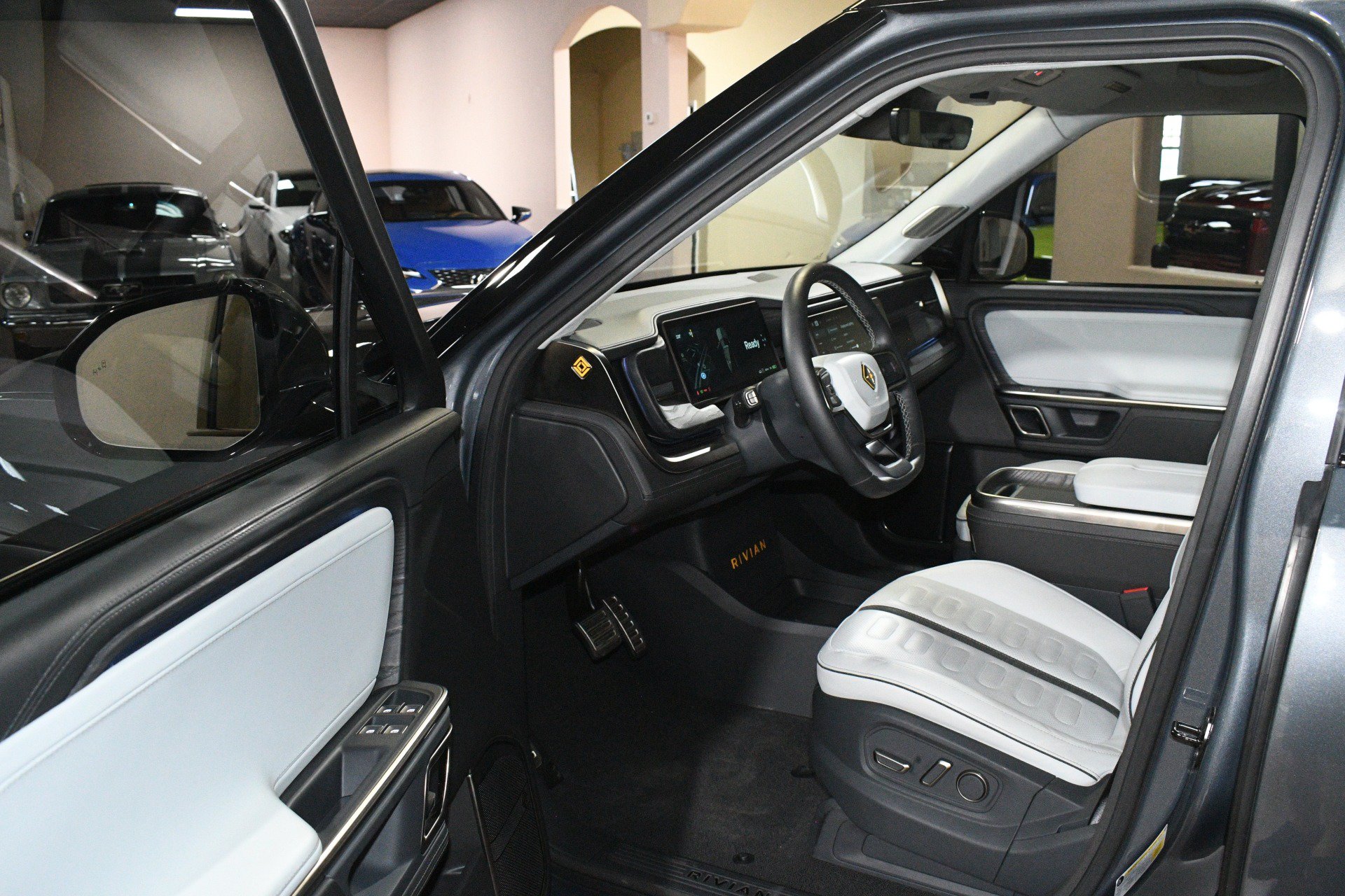 Used 2023 Rivian R1S Launch Edition Quad AWD/4WD image 47