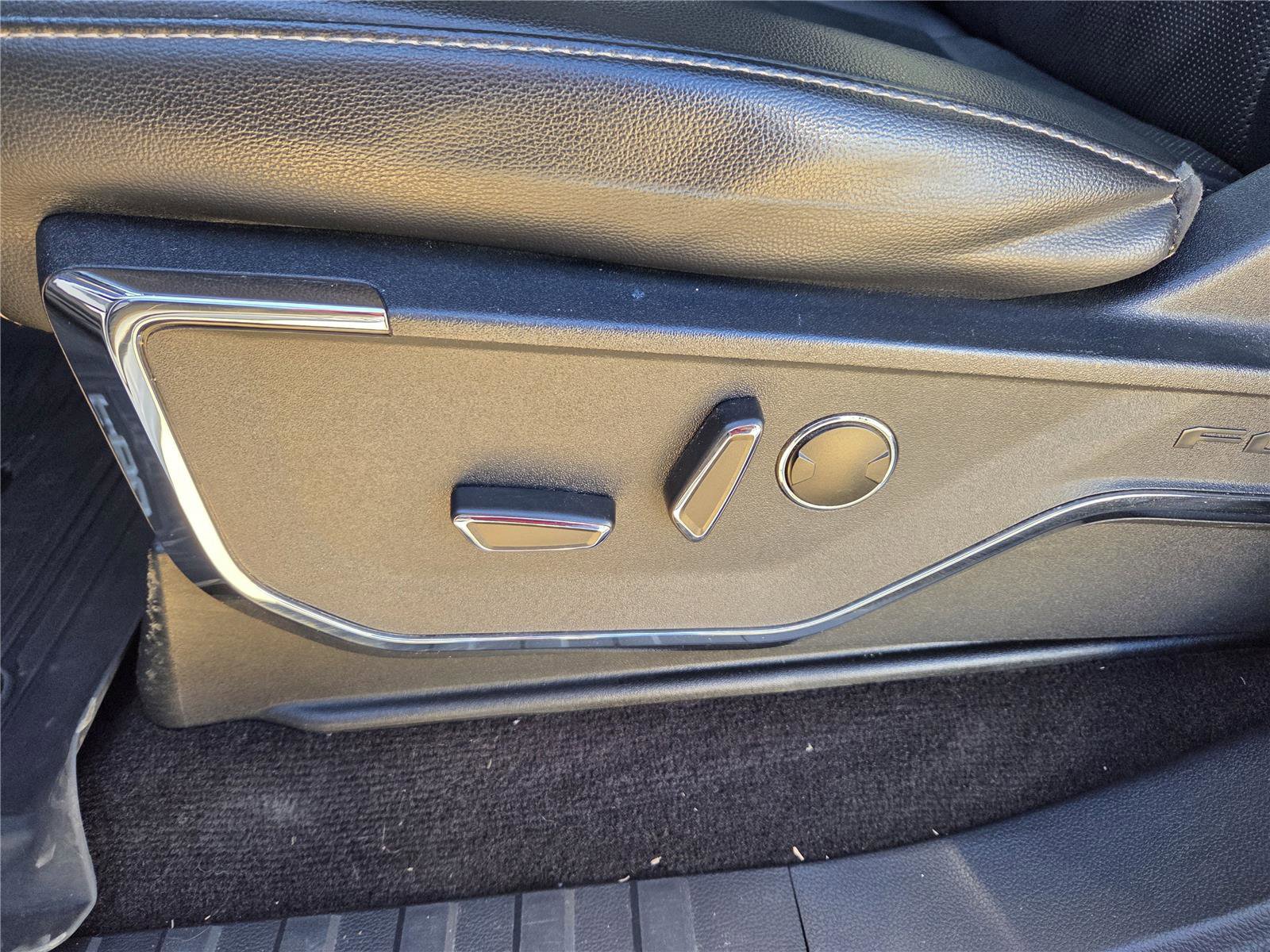 Used 2021 Ford F150 Lariat w/ Trailer Tow Package image 12