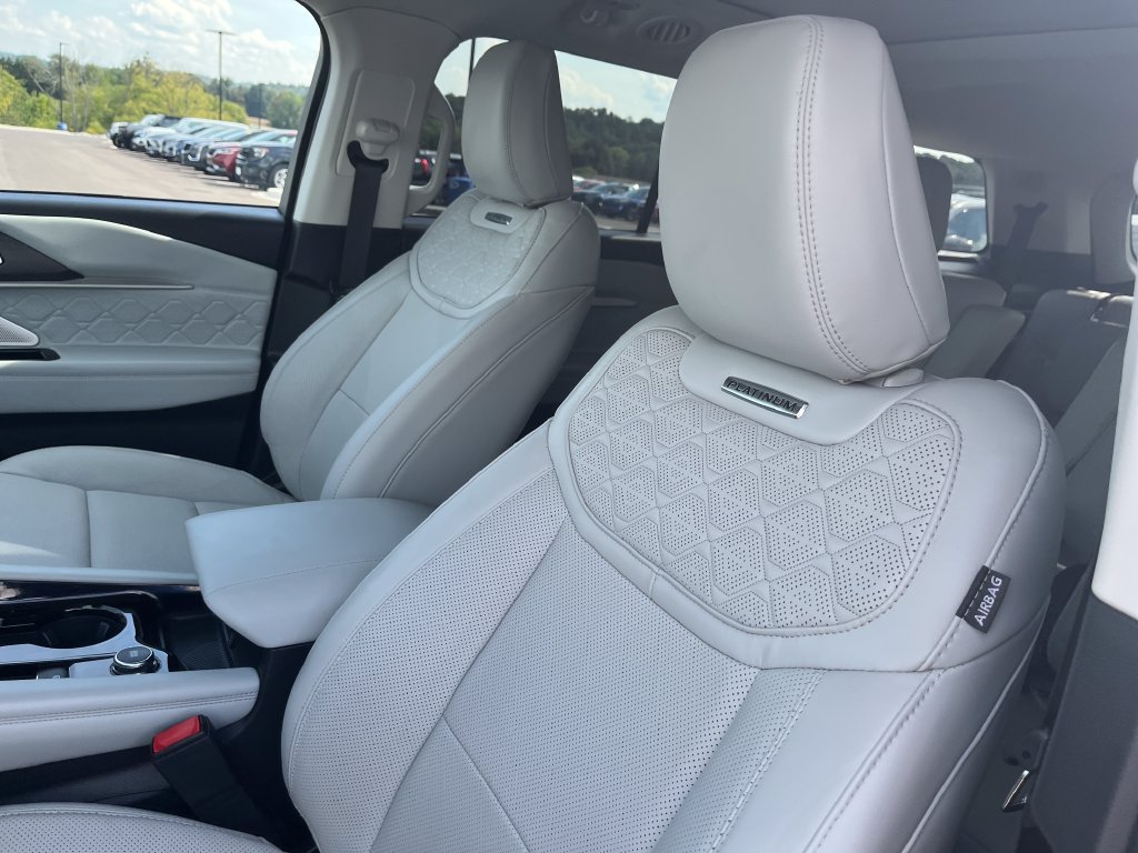Used 2025 Ford Explorer Platinum w/ Ultimate Package AWD/4WD image 12