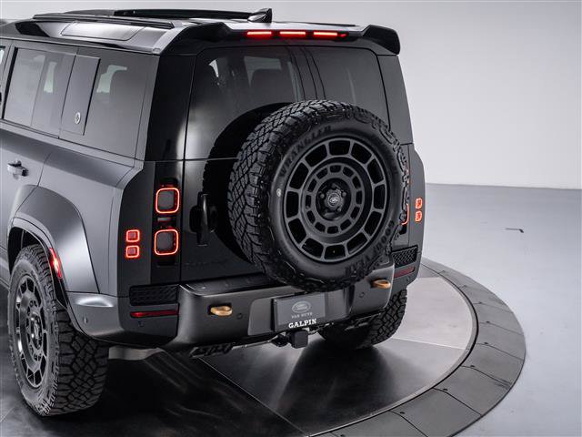 Used 2025 Land Rover Defender 110 AWD/4WD image 35