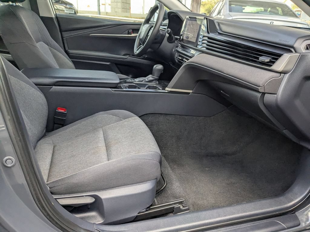 Used 2025 Toyota Camry LE FWD image 26