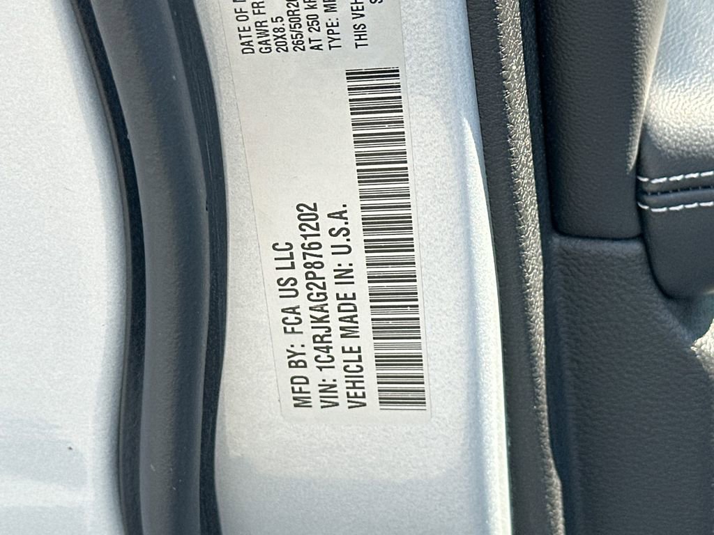 Used 2023 Jeep Grand Cherokee L Laredo image 33