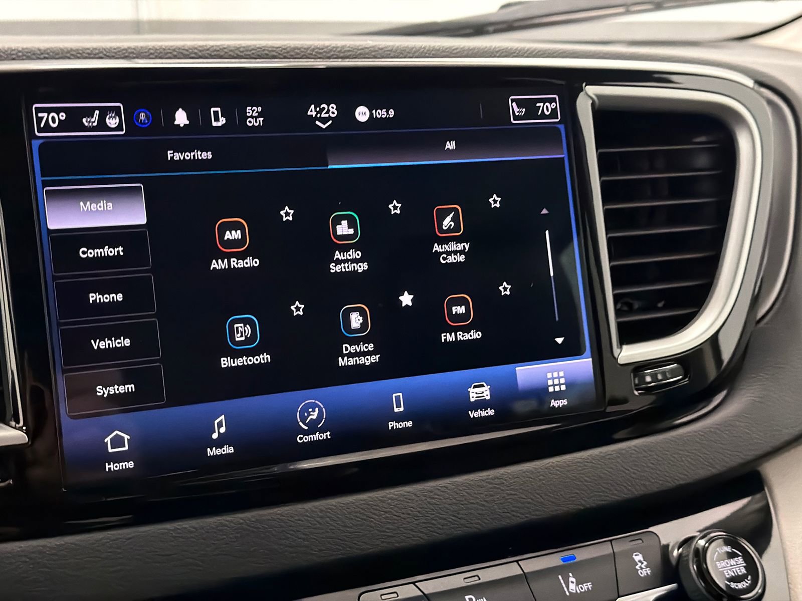 Used 2024 Chrysler Pacifica Touring-L image 27