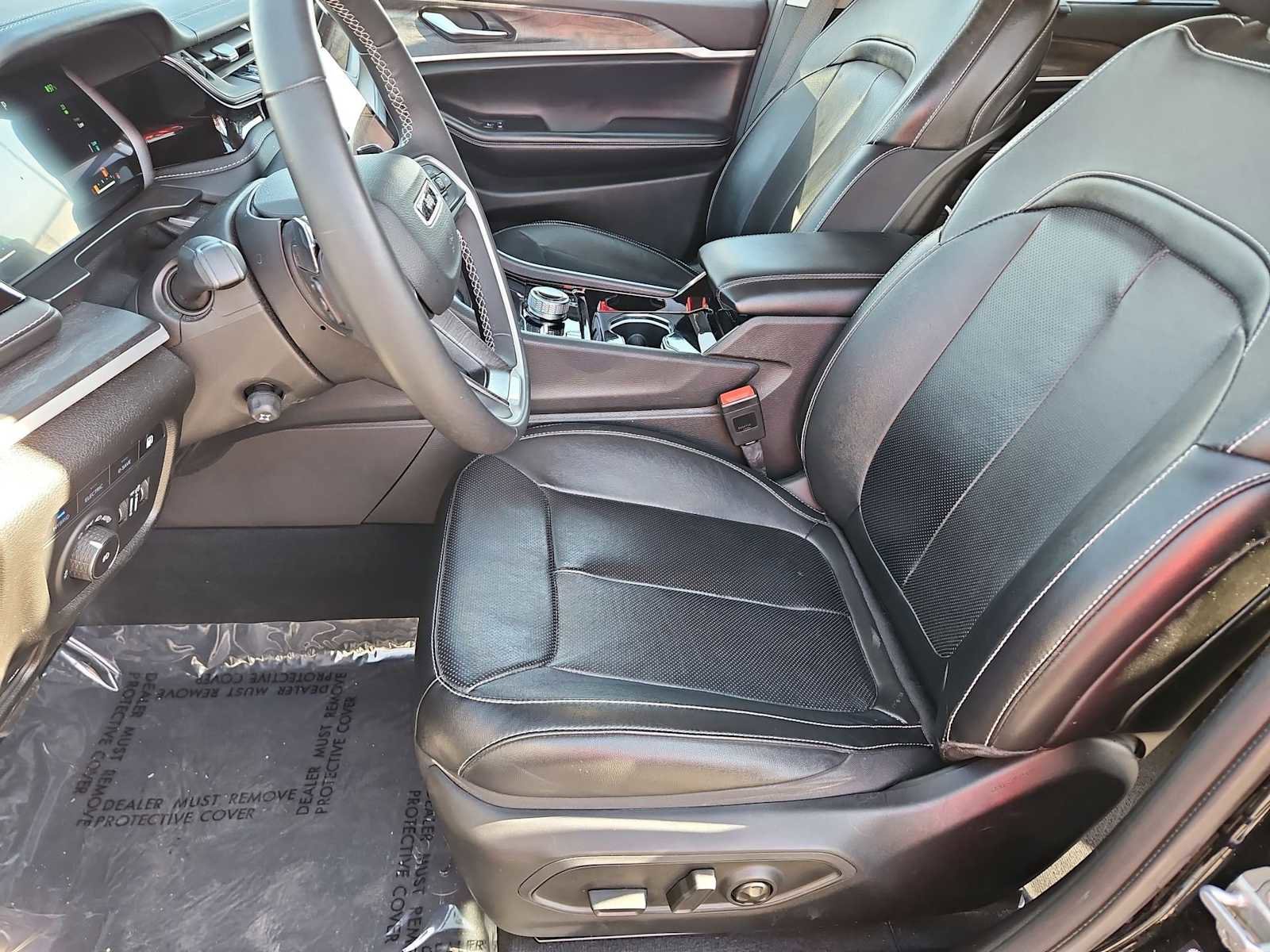 Used 2022 Jeep Grand Cherokee Limited 4xe w/ Luxury Tech Group II image 17